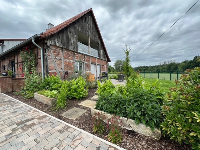 Gartenbereich mit Sitzgelegenheiten